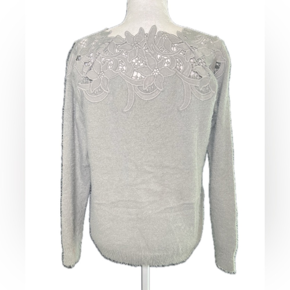 NWT En Crème Sincerely Yours Gray Knit Sweater Lacy Cutout Appliqué Back S/M - Picture 4 of 13